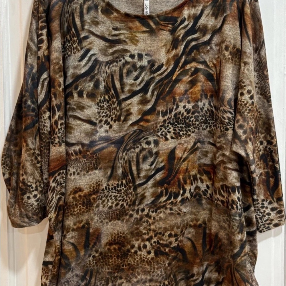 Leo & Nicole Animal Print Tunic Top​